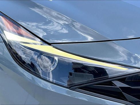 Used 2022 Hyundai Elantra SEL w/ Preferred Accessory Package FWD image 26