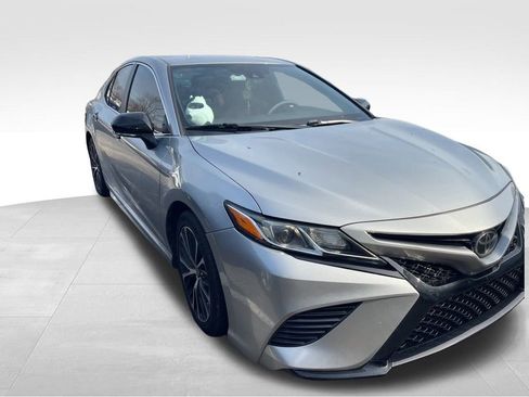 Used 2019 Toyota Camry SE image 6