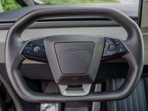 Used 2025 Tesla Cybertruck AWD Crew Cab image 5