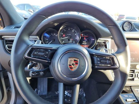 Certified 2025 Porsche Macan image 17