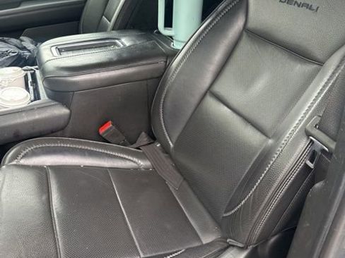 Used 2021 GMC Yukon XL Denali image 10