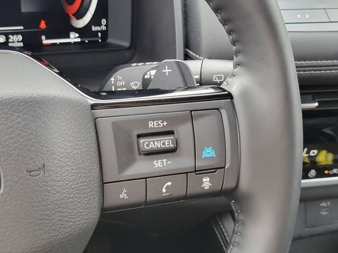 Used 2025 Nissan Rogue Platinum image 31