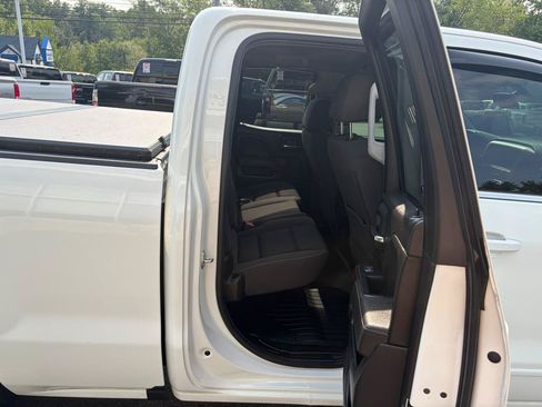 Used 2017 GMC Sierra 1500 SLE w/ SLE Value Package AWD/4WD image 39