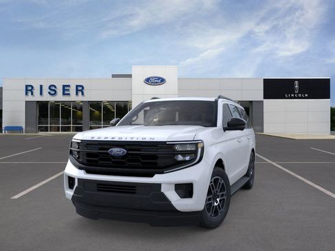 New 2025 Ford Expedition Active RWD image 2