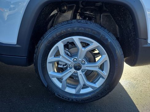 New 2026 Jeep Compass Latitude image 32