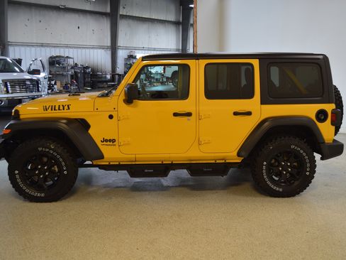 Used 2021 Jeep Wrangler Unlimited Sport AWD/4WD image 6