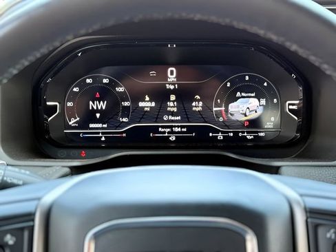 Used 2024 GMC Yukon Denali AWD/4WD image 32