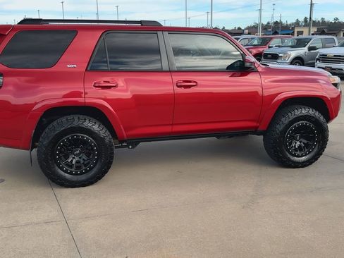 Used 2017 Toyota 4Runner SR5 image 2