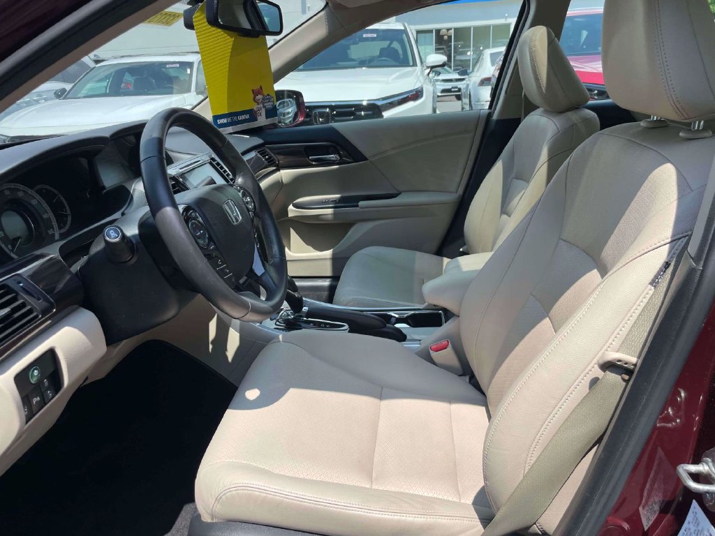 Used 2016 Honda Accord Touring image 14