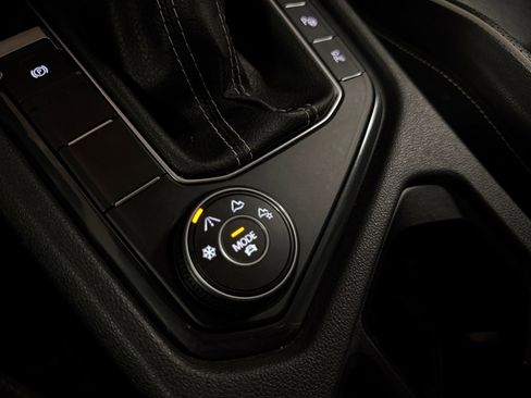 Used 2022 Volkswagen Tiguan SEL R-Line AWD/4WD image 35