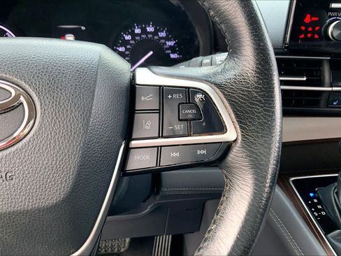 Used 2022 Toyota Sienna XLE image 30