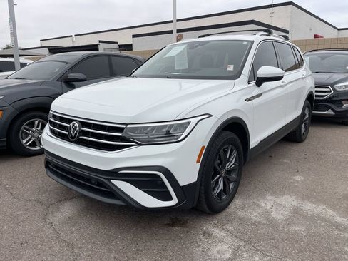 Used 2022 Volkswagen Tiguan SE image 3