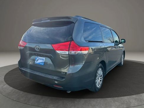Used 2012 Toyota Sienna XLE image 6