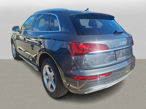 Used 2023 Audi Q5 Premium w/ Convenience Package image 4
