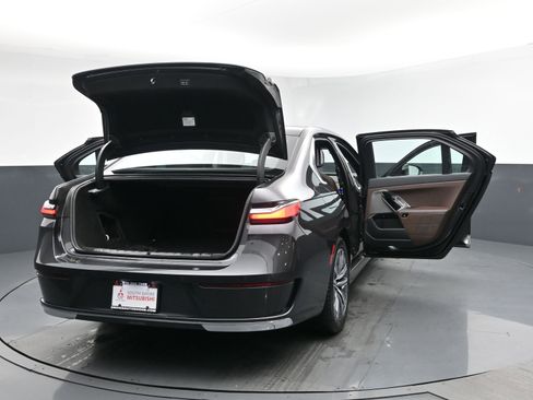 Used 2024 BMW i7 eDrive50 RWD image 27