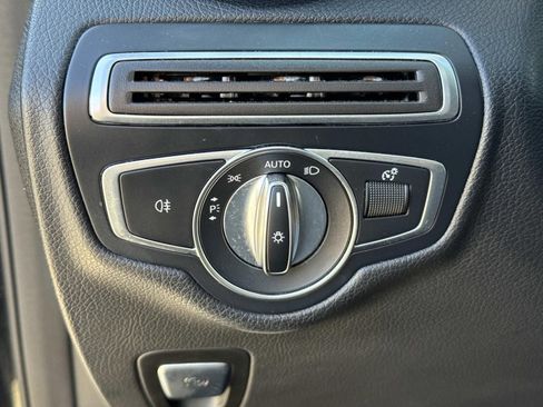 Used 2018 Mercedes-Benz GLC 300 4MATIC image 20