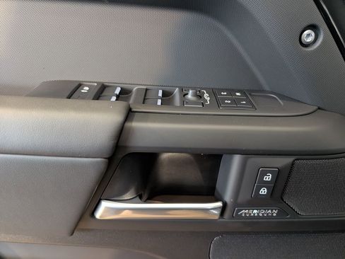 New 2026 Land Rover Defender 110 X-Dynamic SE image 9