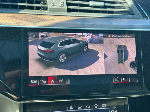 Used 2019 Audi e-tron Prestige AWD/4WD image 37