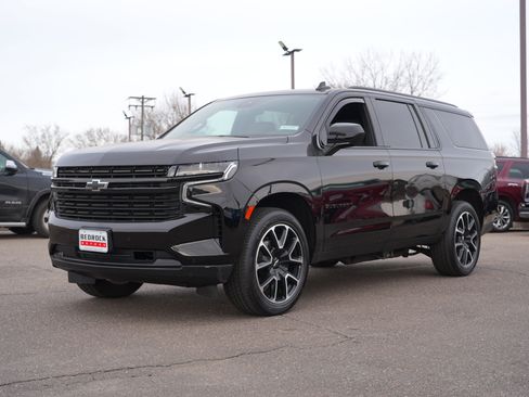 Used 2023 Chevrolet Suburban RST AWD/4WD image 7
