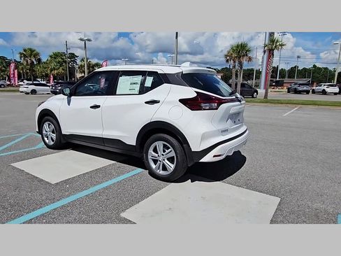New 2025 Nissan Kicks Play S image 28