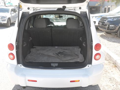 Used 2010 Chevrolet HHR LS image 12