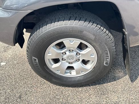 Used 2015 Toyota Tacoma 4x4 Double Cab w/ SR5 Package image 37