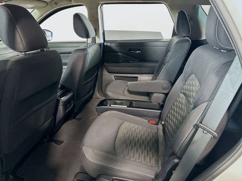 Used 2022 Nissan Pathfinder SV w/ SV Premium Package image 21