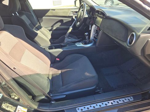 Used 2017 Toyota 86 image 28