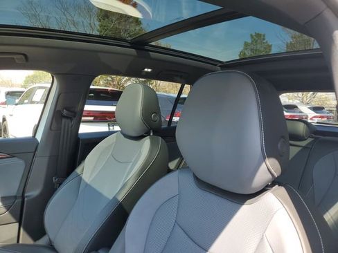 New 2026 Volkswagen Tiguan SE R-Line FWD image 16