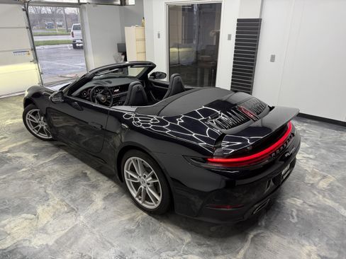 Used 2025 Porsche 911 Carrera image 4