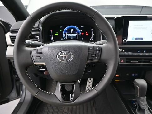 Used 2026 Toyota Camry SE image 5
