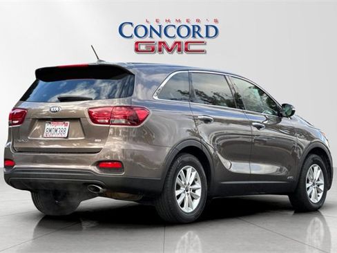Used 2019 Kia Sorento LX image 4