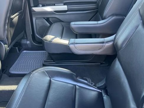 Used 2022 Ford Explorer XLT w/ Equipment Group 202A image 13