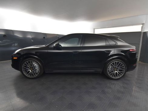 Certified 2023 Porsche Cayenne Turbo image 2