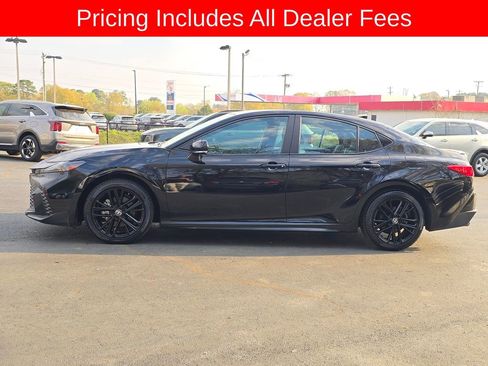 Used 2025 Toyota Camry SE w/ Convenience Package FWD image 6