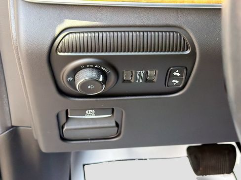 Used 2022 Jeep Grand Wagoneer Series III w/ Rear Seat Video Group 1 AWD/4WD image 10