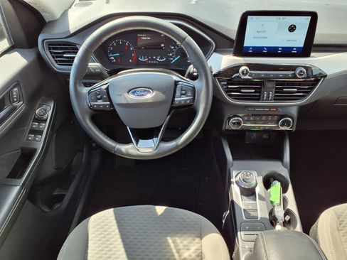 Used 2022 Ford Escape SE w/ SE Sport Appearance Package FWD image 2