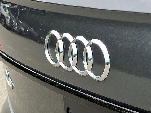 Used 2025 Audi Q5 2.0T Premium AWD/4WD image 32