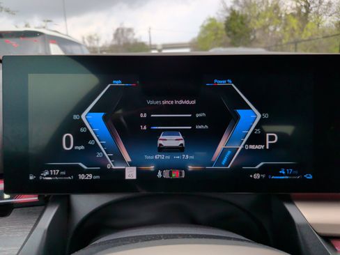 Certified 2025 BMW 550e xDrive 550e xDrive w/ Executive Package image 17