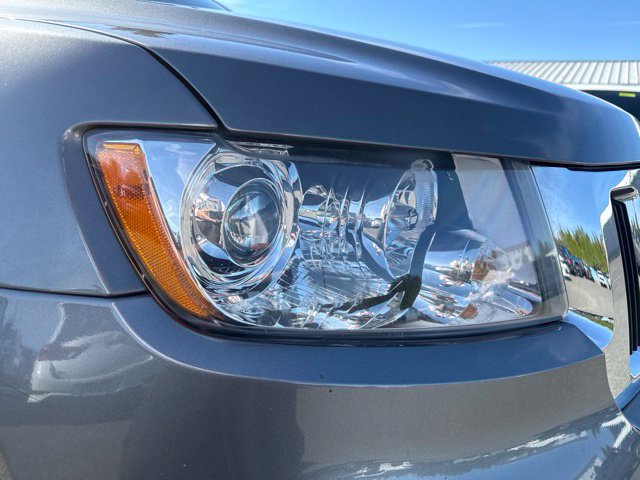 Used 2013 Jeep Grand Cherokee Limited w/ Luxury Group II AWD/4WD image 9