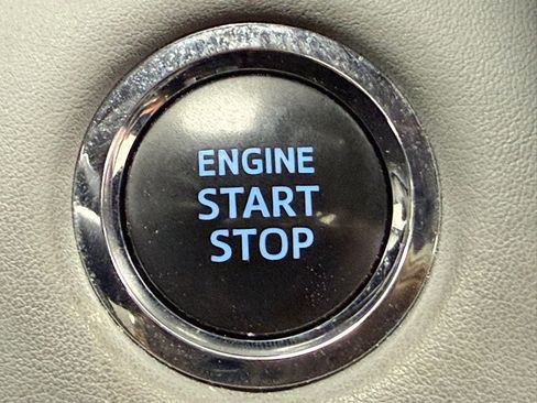 Used 2022 Toyota Highlander XLE FWD image 24
