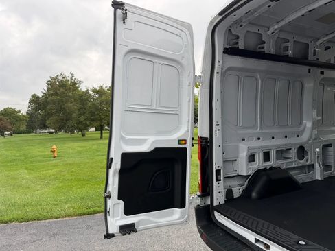 Used 2022 Ford Transit 250 148 High Roof AWD image 26