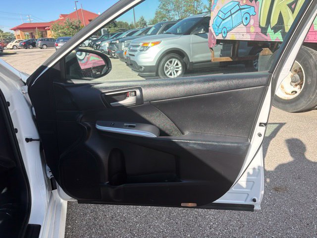 Used 2013 Toyota Camry SE FWD image 30