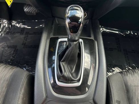 Used 2018 Nissan Rogue S image 14