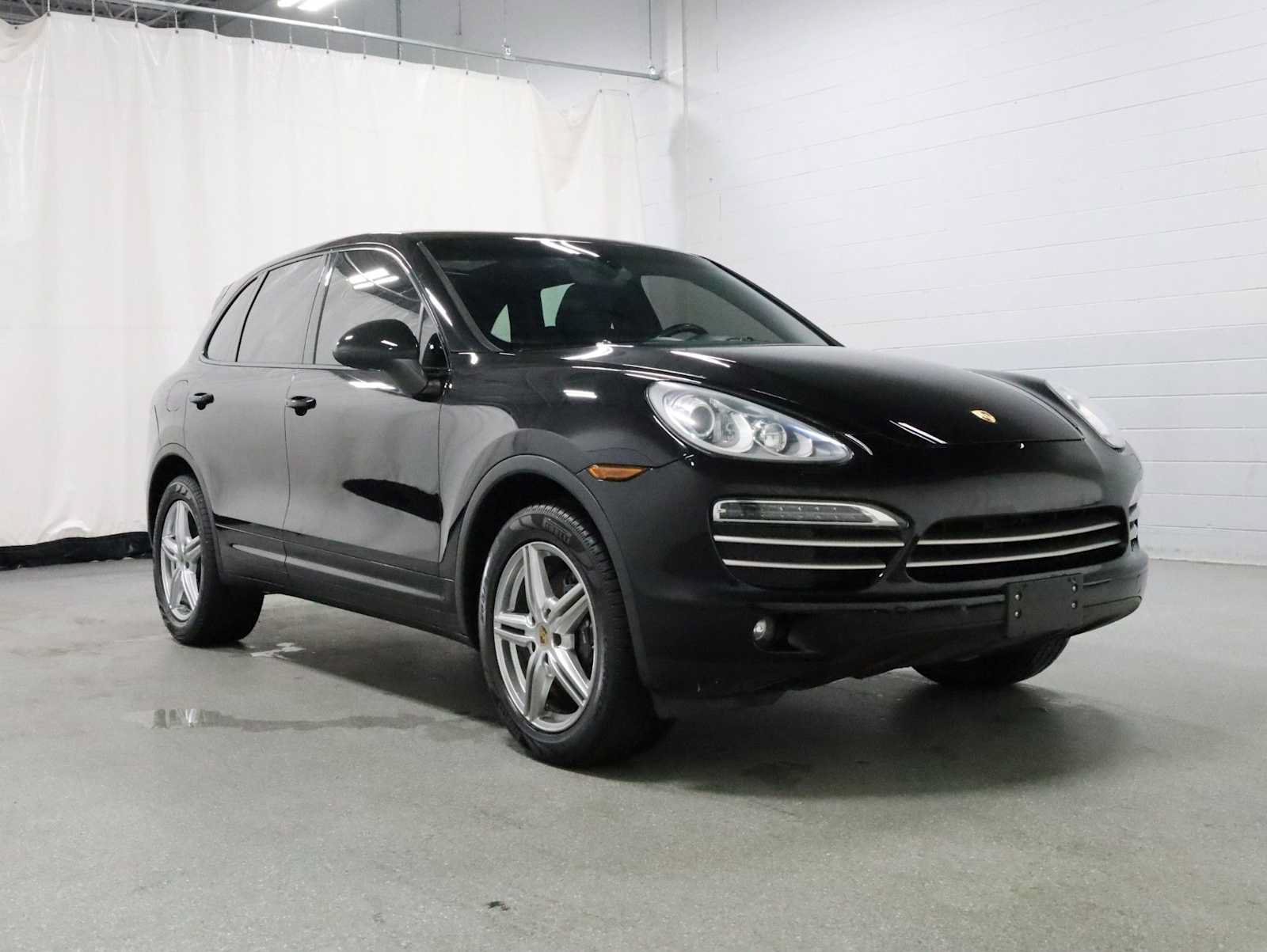 Used 2014 Porsche Cayenne Platinum Edition AWD/4WD image 13