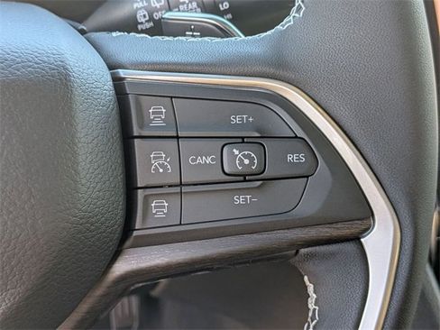 New 2025 Jeep Grand Cherokee Limited w/ Luxury Tech Group II image 21