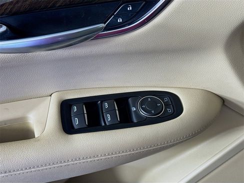 Used 2019 Cadillac XT5 FWD image 18