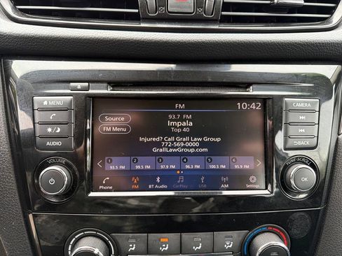 Used 2021 Nissan Rogue Sport S image 24