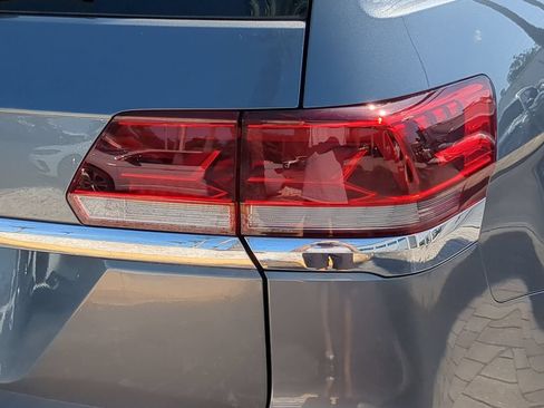 Used 2023 Volkswagen Atlas SE w/ Panoramic Sunroof Package FWD image 10
