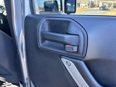 Used 2014 Jeep Wrangler Unlimited Sahara w/ Connectivity Group image 31